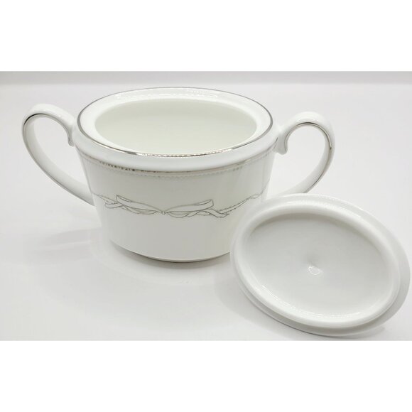 Wedgwood Vera Wang Love Knots White Porcelain Covered Sugar Bowl 10 Oz NWT - Picture 7 of 14